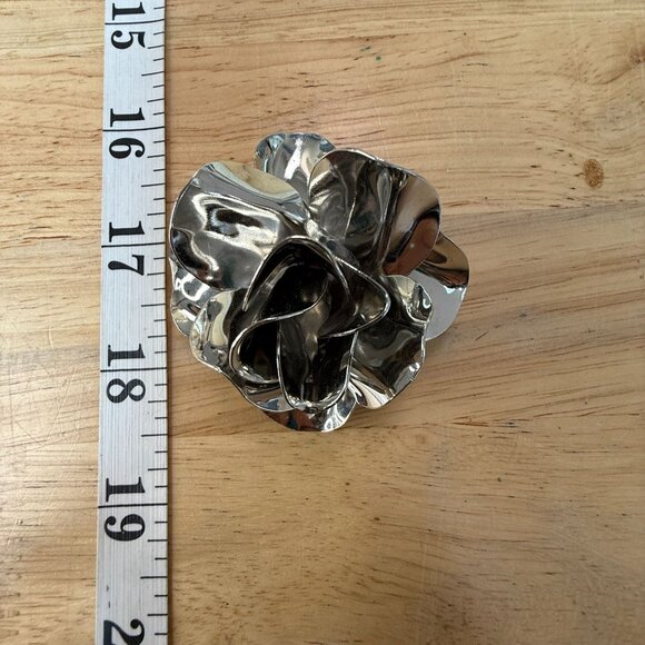 Silver-Tone Dimensional Rose Flower Scarf Clip By Jeri Lou - Picture 3 of 16
